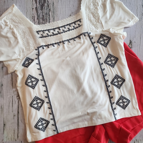 🎉3/$39 AE Soft & Sexy Embroidered Top - Picture 8 of 9